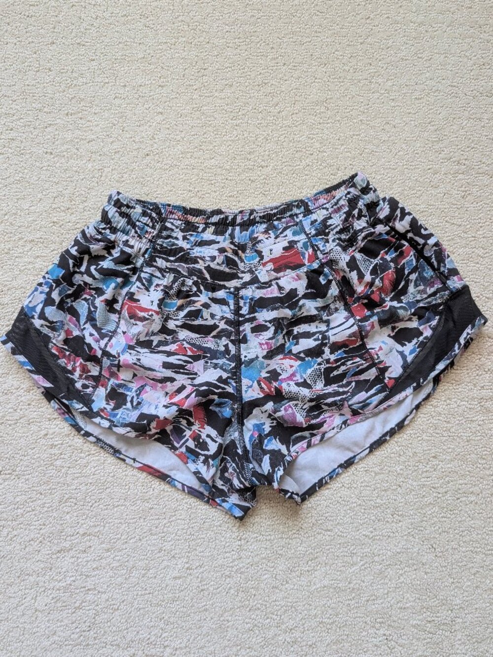Lululemon Women's 6 Hotty Hot Shorts II 2.5” Culture Clash Multi Black Small Run
